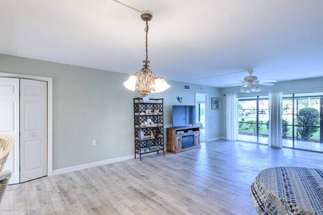 Building Photo - CLOSE DOWNTOWN PUNTA GORDA. GROUND FLOOR U...