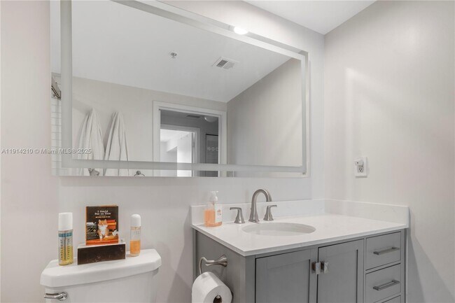 Building Photo - 335 S Biscayne Blvd