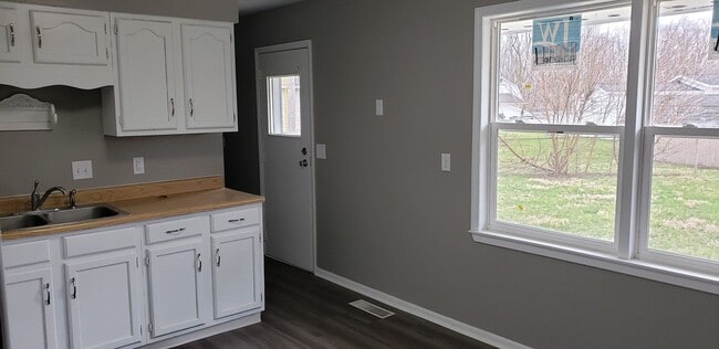 Building Photo - 5807 Arrowhead Blvd
