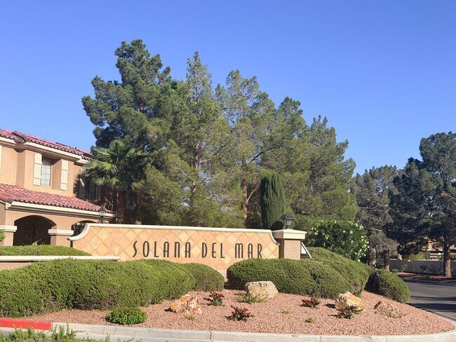 Building Photo - 2 bed / 2 bath Condo in Painted Desert Guard Gated Community