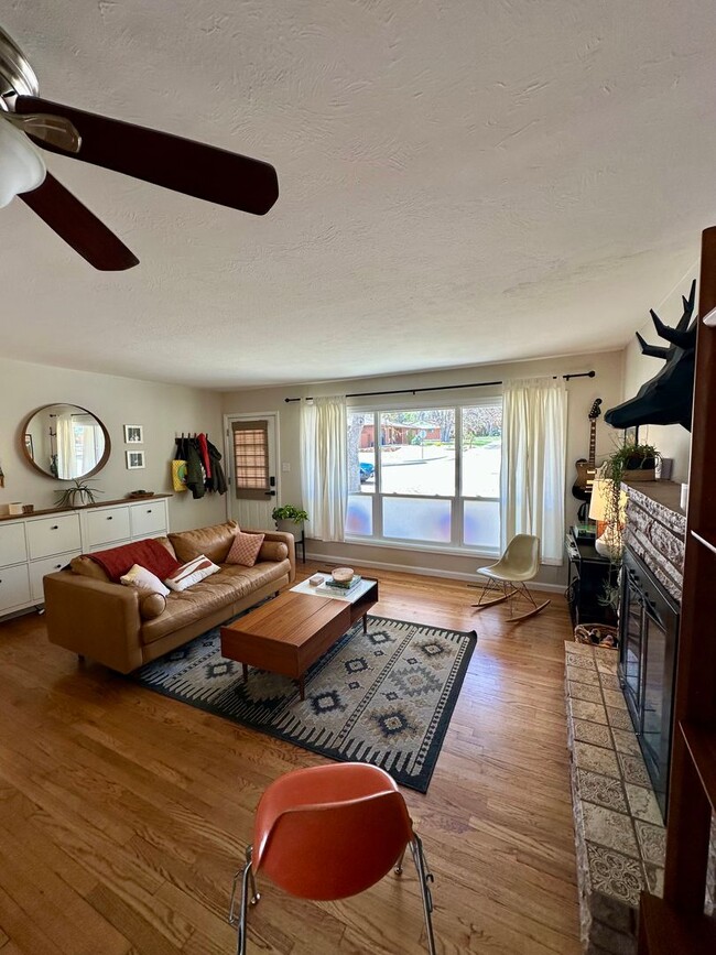 Building Photo - Charming Updated Ranch-Style Home