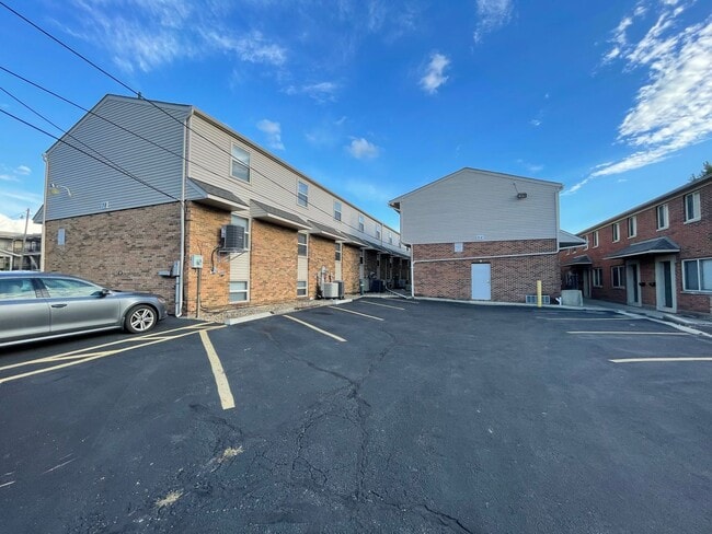 Building Photo - 84 W 9th Ave