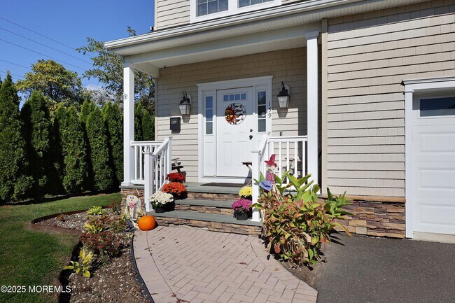 Building Photo - 159 Hulick St