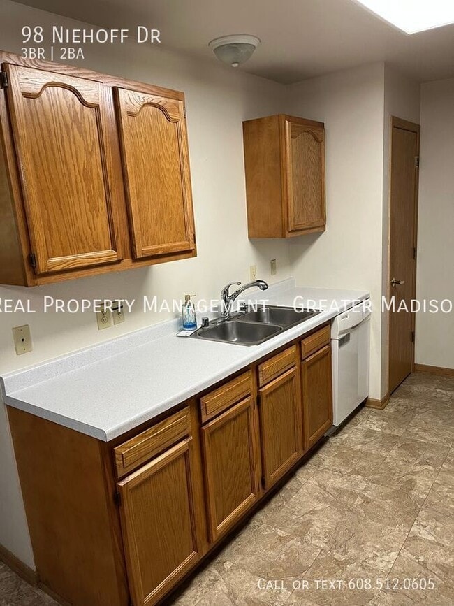 Building Photo - 98 Niehoff Dr