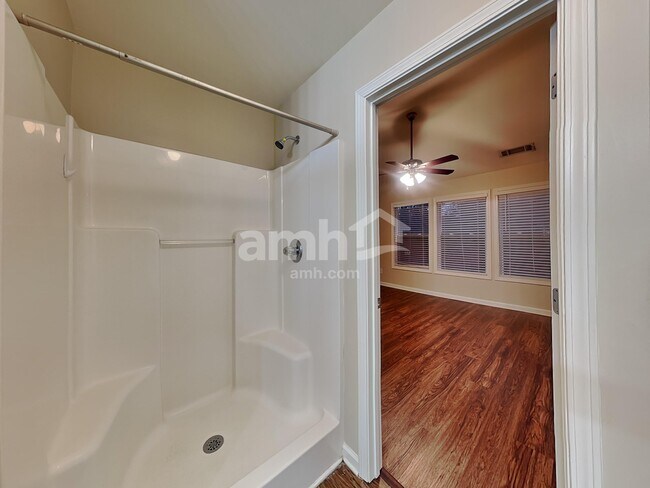 Building Photo - 2313 Worrall Hill Dr