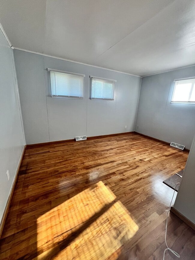 Building Photo - Nice S. Omaha House! 2 bed 1 bath, fully f...