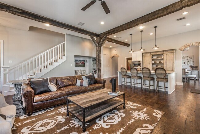 Building Photo - 127 5th St