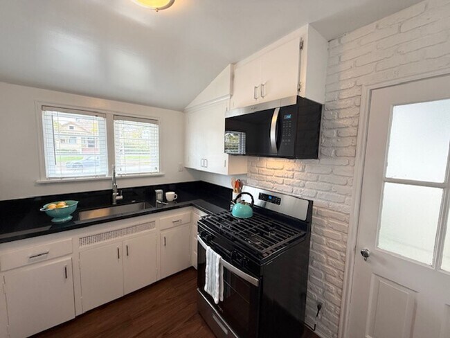 Building Photo - Bungalow - 1 bedroom + Office = natural wood floors, mini split a/c , new appliances, private pat...
