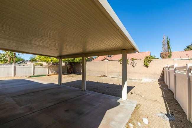 Building Photo - REMODELED 5 BEDROOM HOME IN NORTH LAS VEGAS