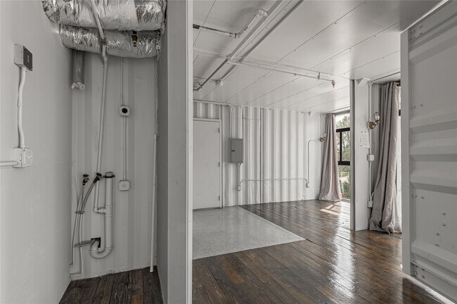 Building Photo - 1400 Sycamore Ave