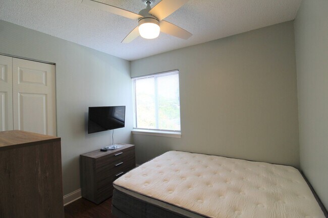 Building Photo - 1330 Hunters Rd