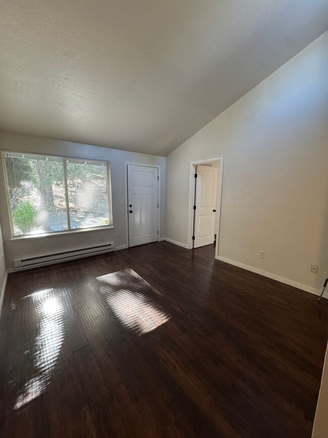 Building Photo - Cute Condo in Burning Tree Village