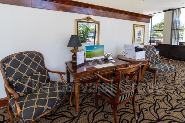 Building Photo - 400 E Colonial Dr