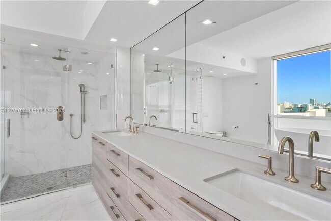 Building Photo - 450 Alton Rd