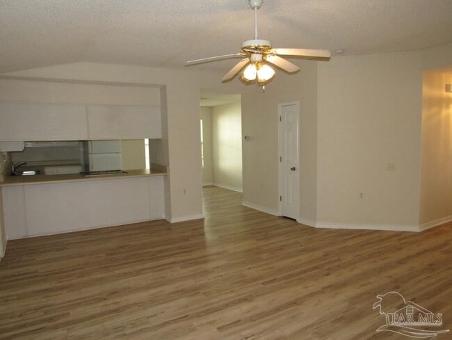 Building Photo - 10156 Crest Ridge Dr