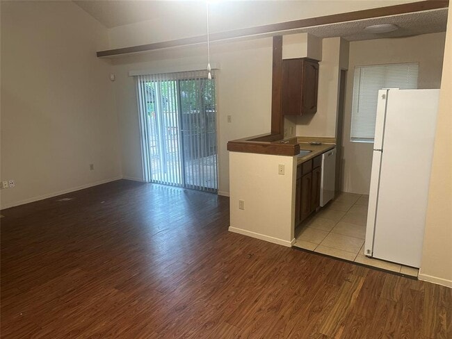 Building Photo - 6907 Woodhue Dr