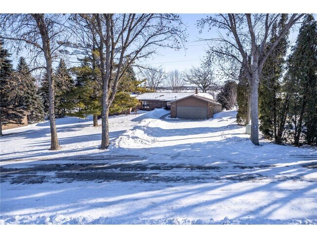 Building Photo - 17796 Cedar Park Loop