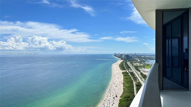 Building Photo - 15701 Collins Ave