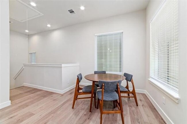 Building Photo - 148 Knightsbridge Park Ln