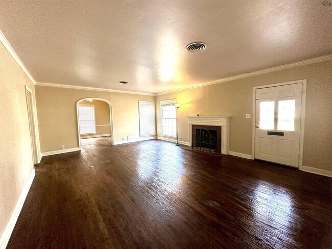 Building Photo - 2409 Ellingham