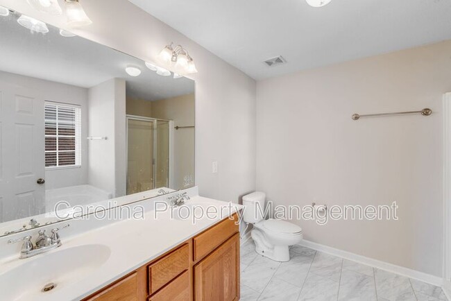 Building Photo - 7020 Bullock Dr