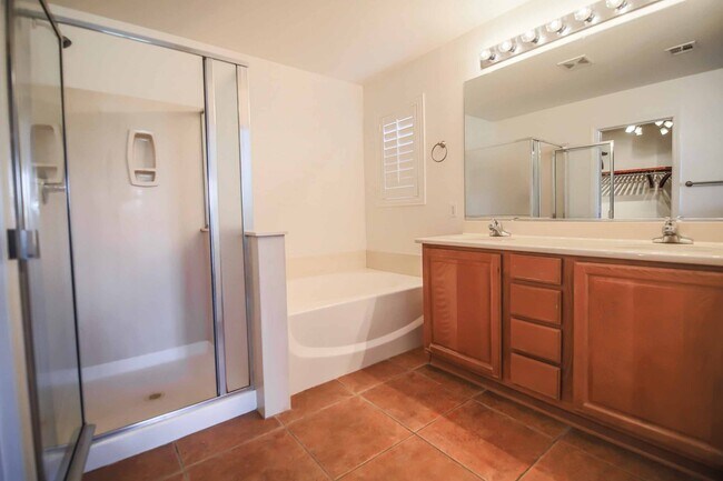 Building Photo - Southern Highlands Beauty with Expansive Loft & Designer Upgrades!