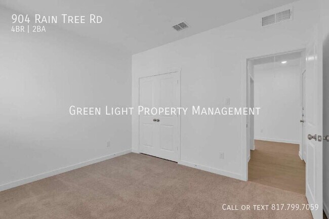 Building Photo - 904 Raintree Rd