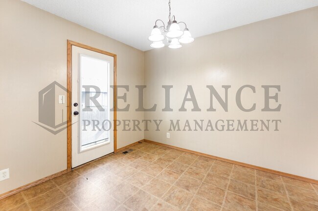 Building Photo - 621 S Longbranch Dr