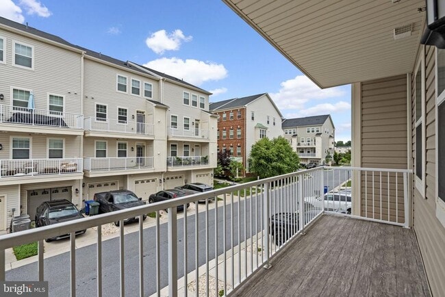 Building Photo - 7131 Beaumont Place