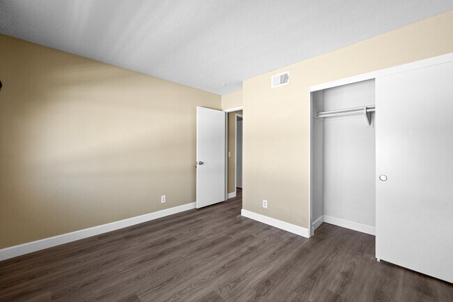 Building Photo - 1101 Golden Springs Dr