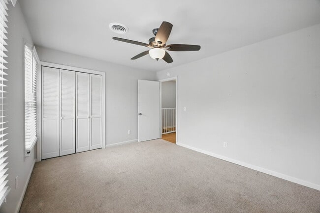 Building Photo - Beautiful 2 Bedroom 1.5 Bathroom Duplex