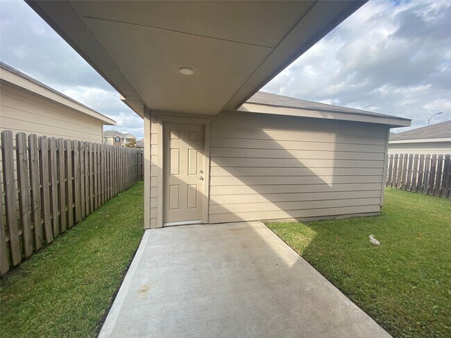 Building Photo - 14296 Empanada Dr