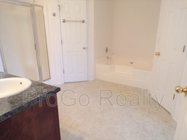 Building Photo - 4929 Spencer Oaks Blvd