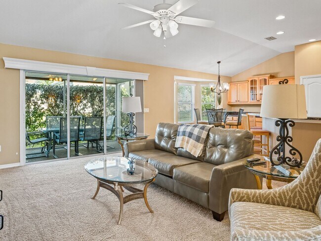 Building Photo - 3 bedroom 2 bath designer home