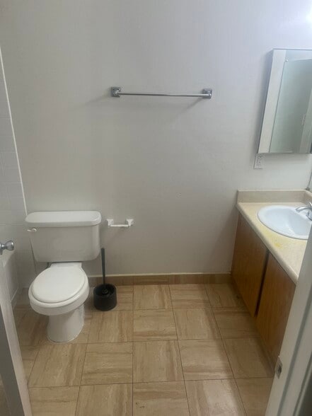 New bathtub! - 73 Silcreek Dr