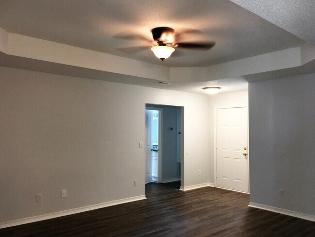 Building Photo - 902 Lauderhill Ln