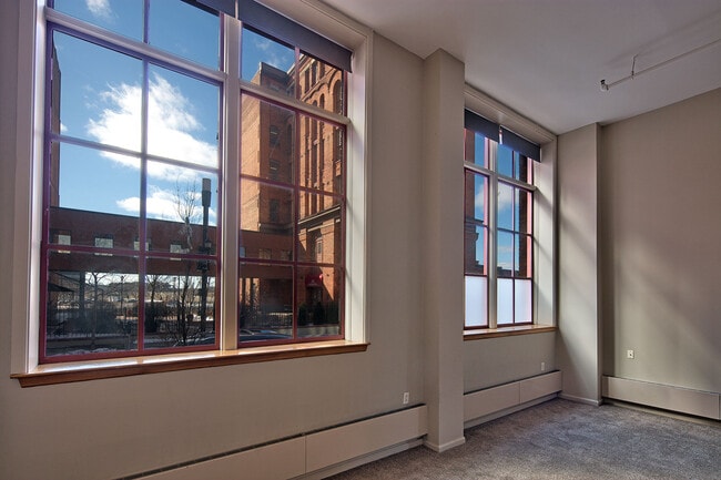 Building Photo - Water Street Commons