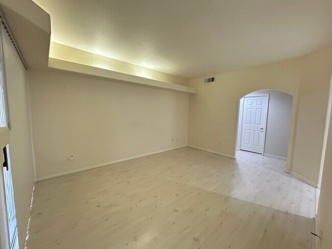 Building Photo - 2-Bedroom 2-Bathroom in Gated Community!