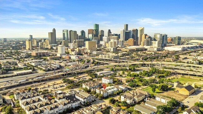 Building Photo - 2119 Hadley St