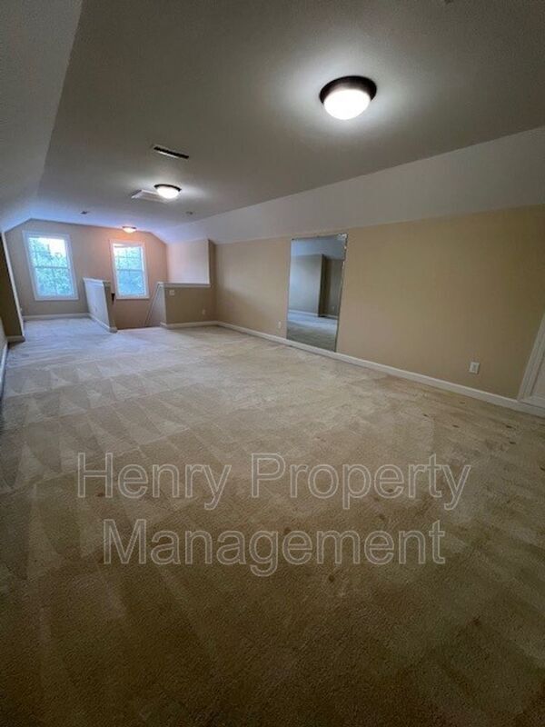 Building Photo - 1905 Old London Way