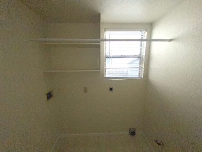 Building Photo - Sparks Two-story House - 4 Bedrooms (Reed ...