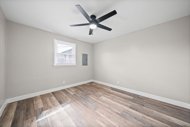 Building Photo - 135 Tandy Dr