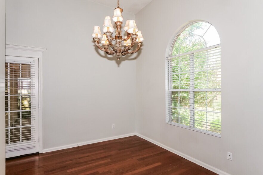 Building Photo - 10102 Fox Hunt Dr