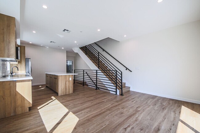 Building Photo - Ultra-Luxury Brand New 2 bed/2.5 bath and ...