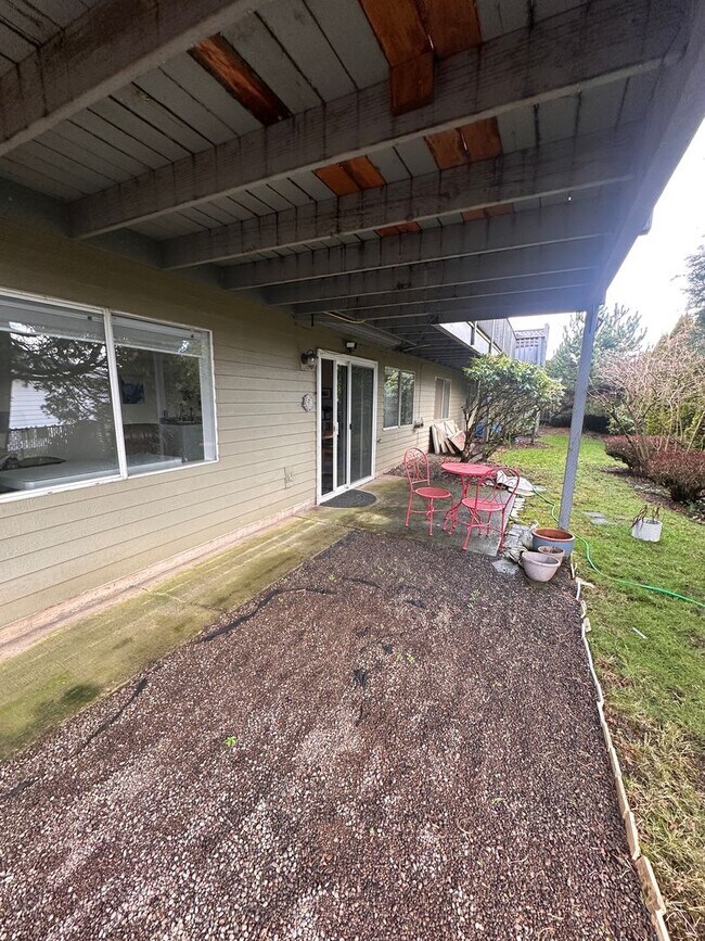 Building Photo - 14441 NE Morris Ct