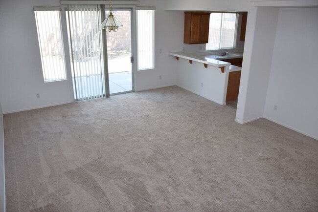 Building Photo - SPACIOUS AND ELEGANT TWO STORY HOME AT END...