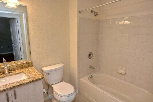 Building Photo - 110 SW Peacock Blvd