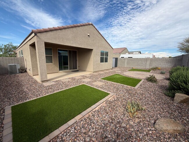 Building Photo - 3673 E Sandoval Dr