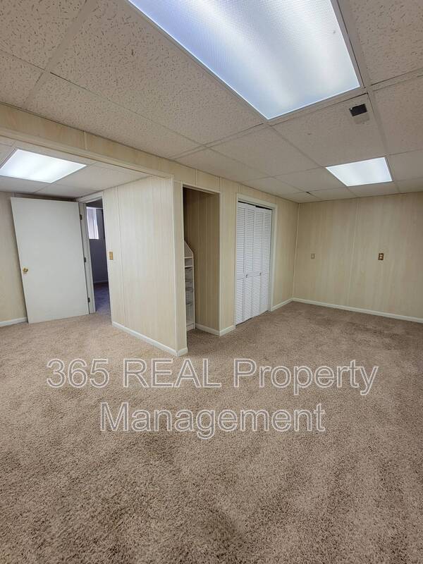 Building Photo - 6233 W 3rd Street Rd