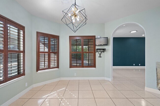 Building Photo - 206 Saddle Blanket